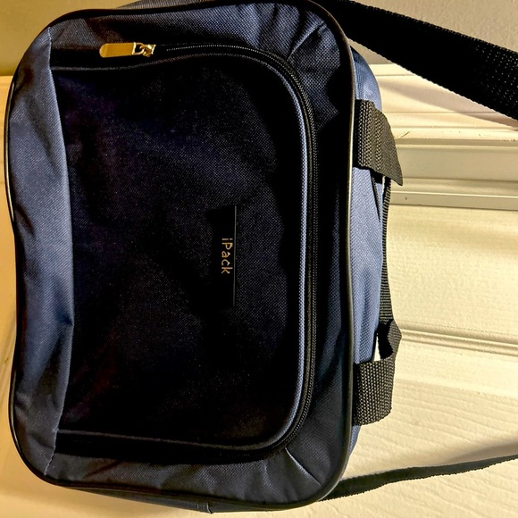 - I-pack small-medium bag NWT - Picture 7 of 8